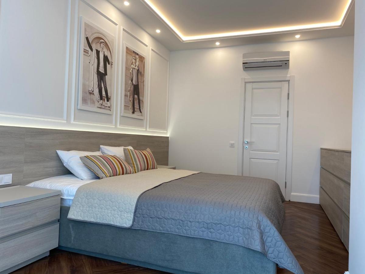 Modern Classic 2 Bedroom Near * Dnipro