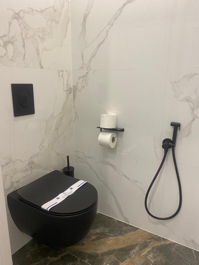 Modern Classic 2 Bedroom Near Apartment *