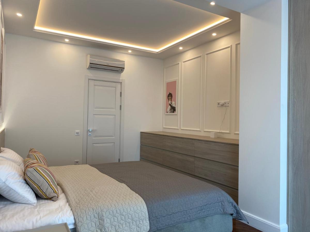 Apartment Modern Classic 2 Bedroom Near Dnipro