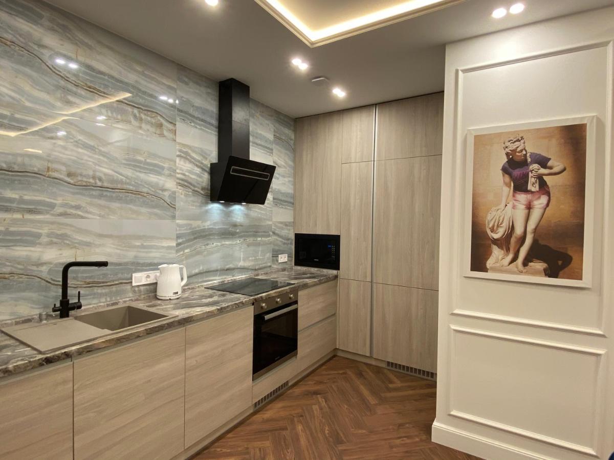 Apartment Modern Classic 2 Bedroom Near