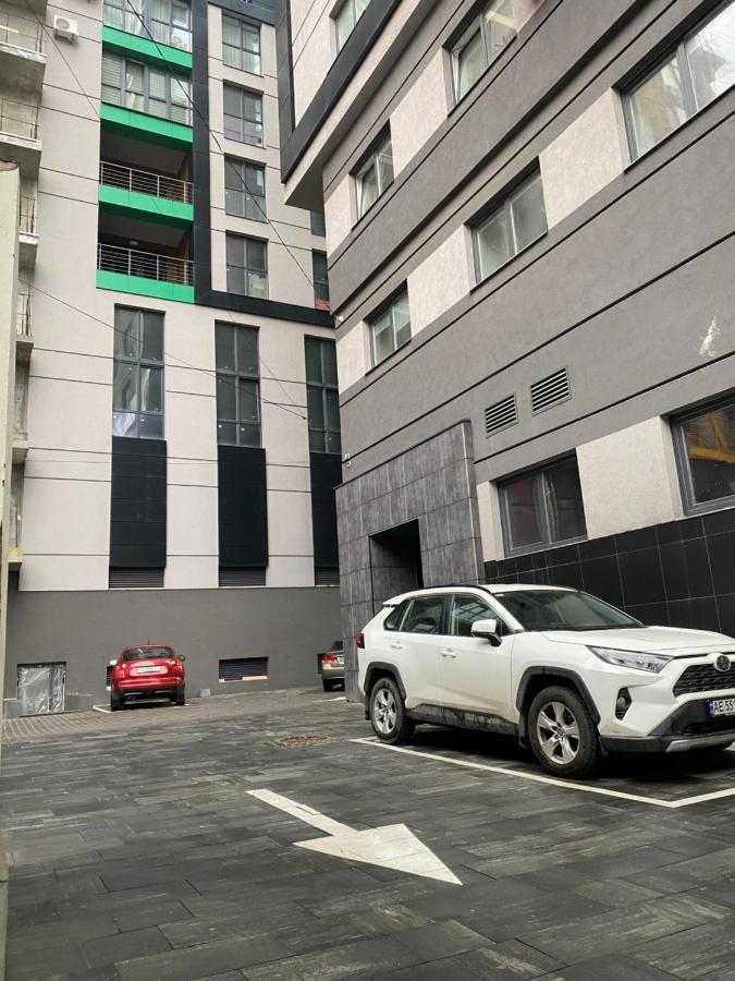 Modern Classic 2 Bedroom Near * Dnipro