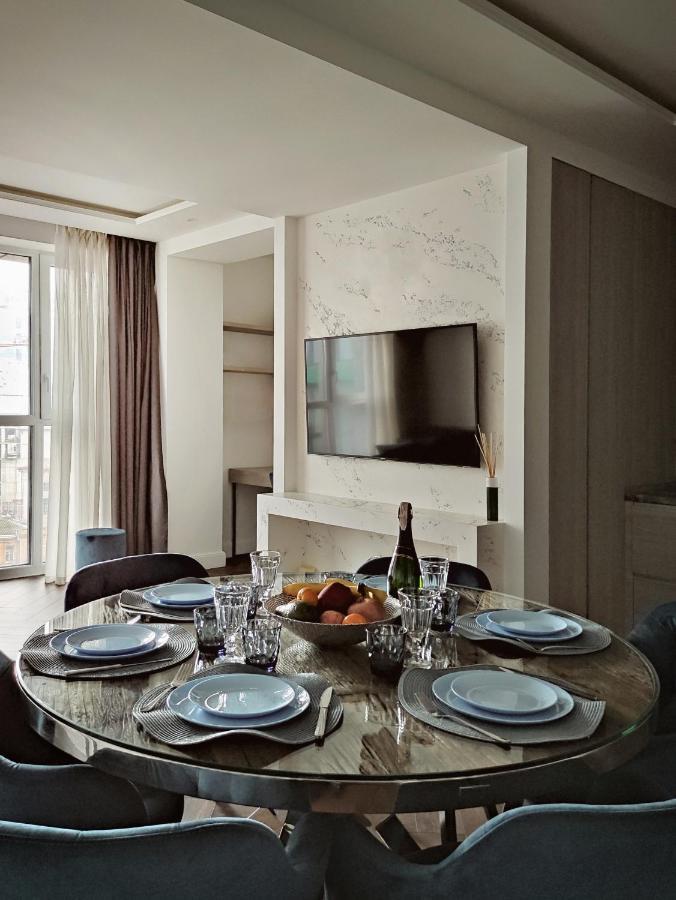 Modern Classic 2 Bedroom Near * Dnipro