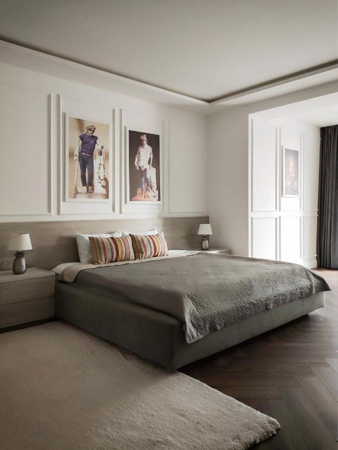 Modern Classic 2 Bedroom Near Apartment *