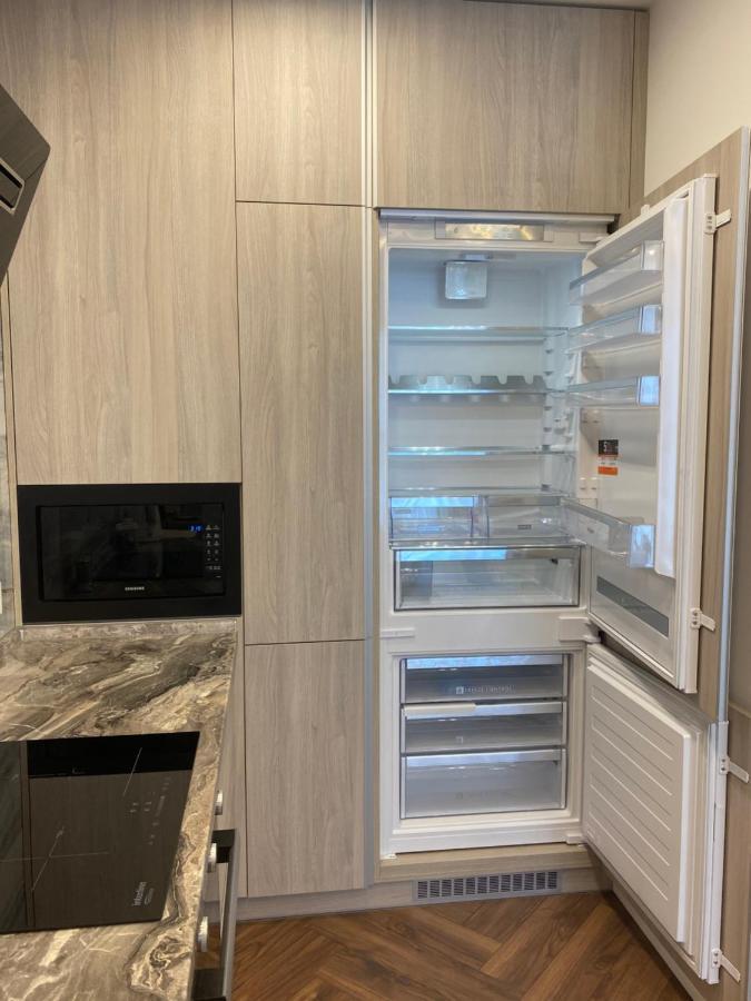 Apartment Modern Classic 2 Bedroom Near Dnipro