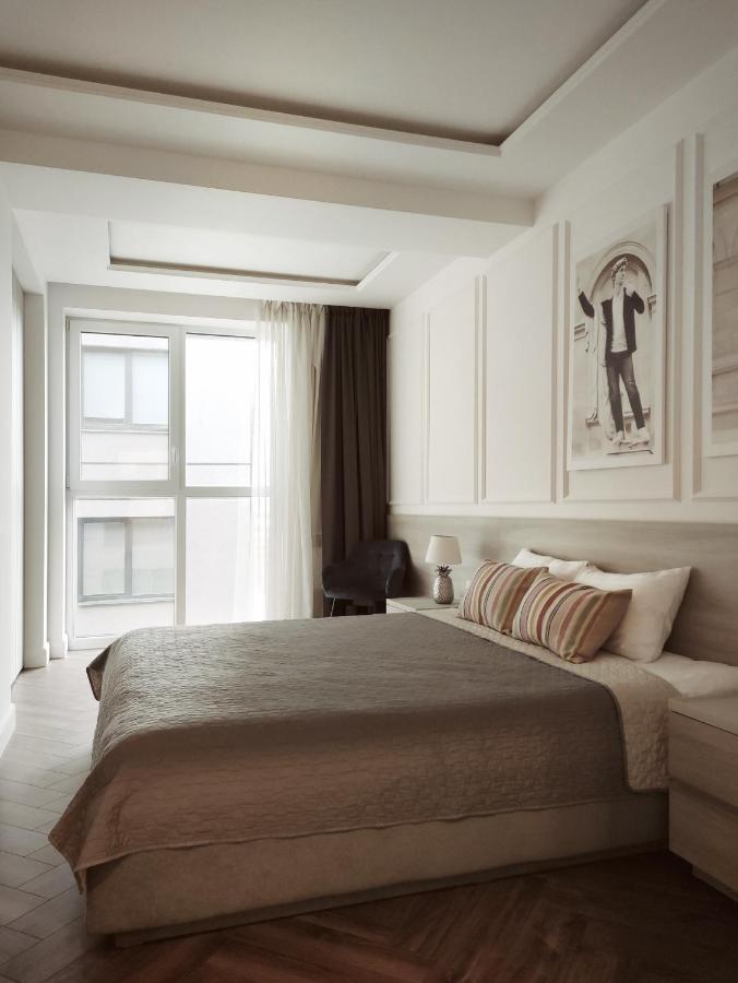 Modern Classic 2 Bedroom Near Apartment