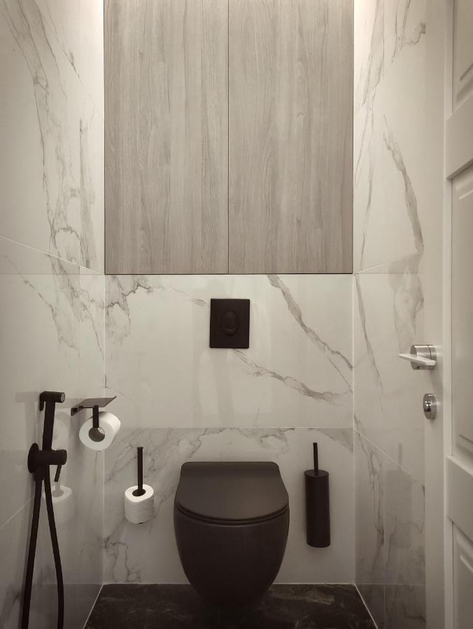 Modern Classic 2 Bedroom Near *